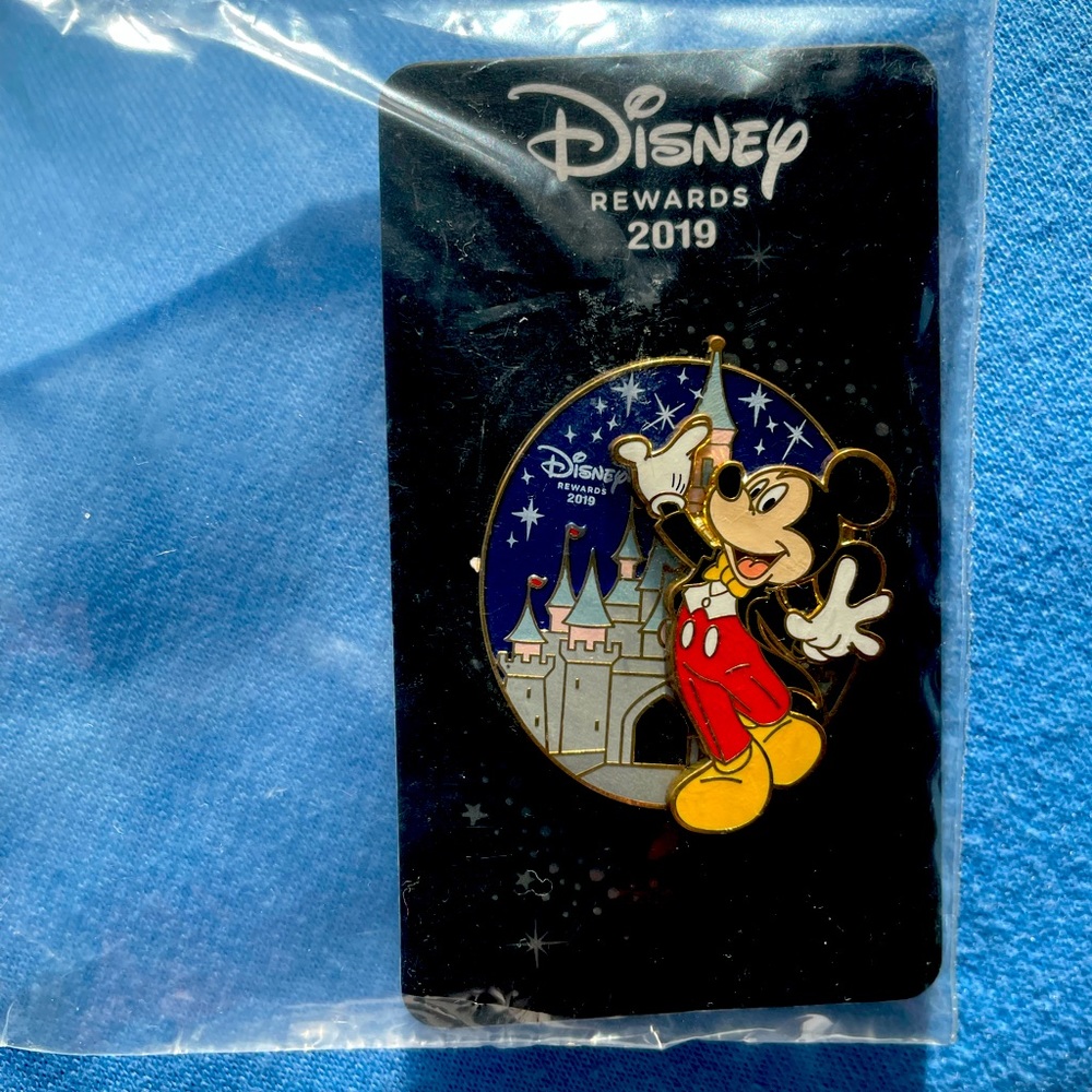 Disney Mickey Mouse  Rewards Pin